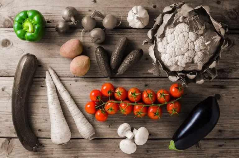 Foto: die giftigen Nachtschattengewächse: Paprika, Tomate, Kartoffel und Aubergine. © foodfibel.de, © Leszek Czerwonka, Fotolia #104777454